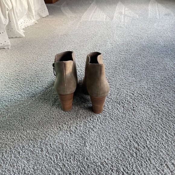 Never worn brown/tan booties - Picture 2 of 4